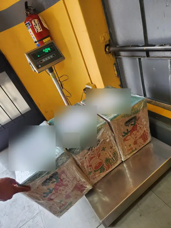Cajas embaladas y pesadas para envío a provincia